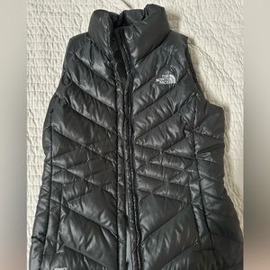 WOMEN’S NORTH FACE VEST